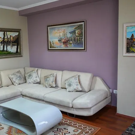 Lovely Apartment In The Heart Of Tirana Exterior photo