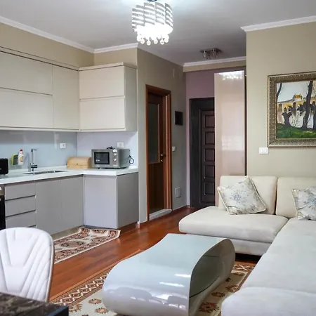 Lovely Apartment In The Heart Of Tirana Exterior photo